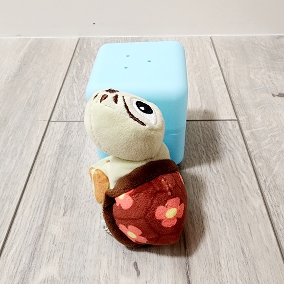 Disney Toys Disney Cutie Cuff Steering Wheel Buddy Squirt From